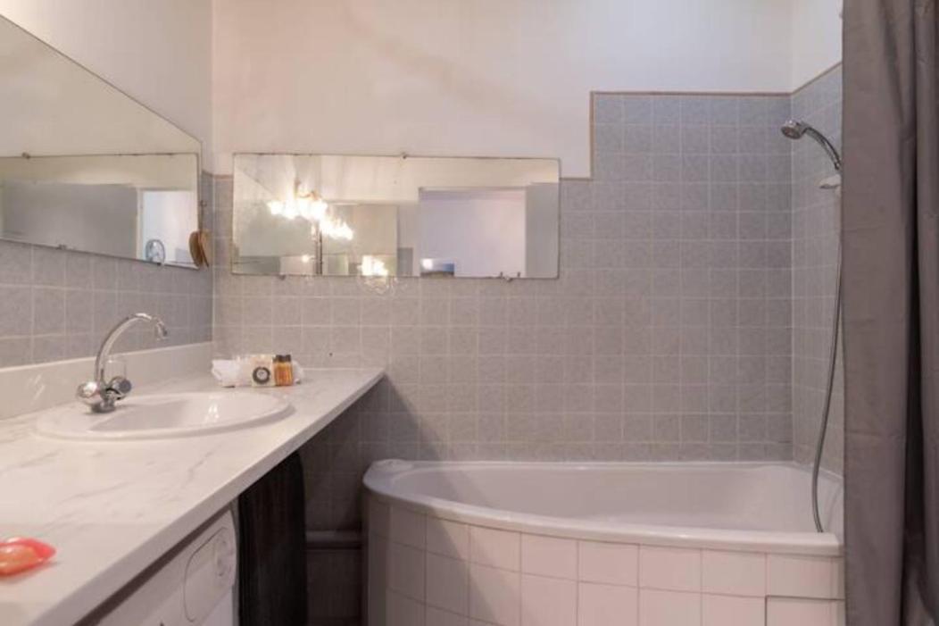 Grand Appartement Lumineux Pour 2 A 4 Personnes A Avignon Intra-Muros Wifi Gratuit Buitenkant foto
